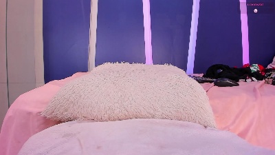 Brianaa_Glow live cam on Cam4