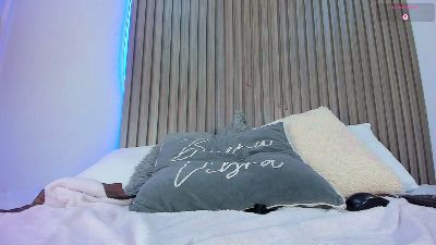 Brianaa_Glow live cam on Cam4