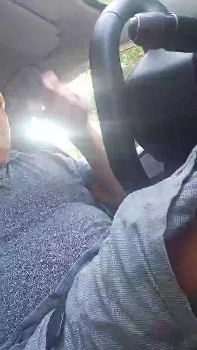 Briefsoutdoors live cam on Cam4