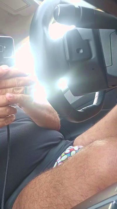 Briefsoutdoors live cam on Cam4