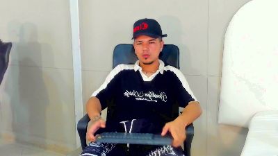 Briian__ live cam on Cam4