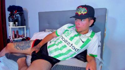 Briian__ live cam on Cam4