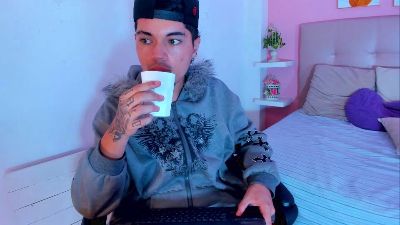 Briian__ live cam on Cam4