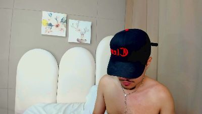 Briian__ live cam on Cam4
