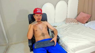 Briian__ live cam on Cam4