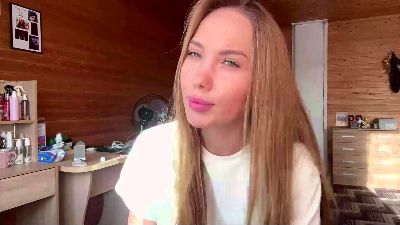 BronwynHobart live cam on Cam4