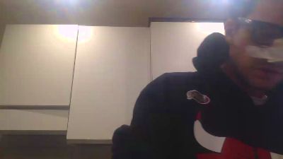 Bruce9090 live cam on Cam4