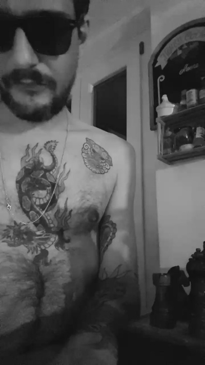 Bruce9090 live cam on Cam4