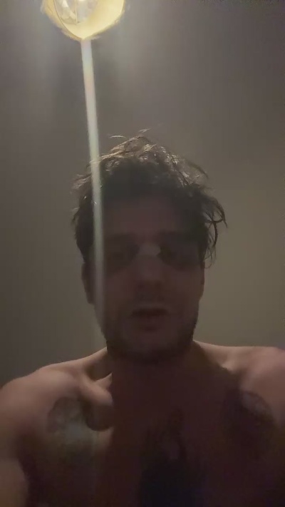 Bruce9090 live cam on Cam4