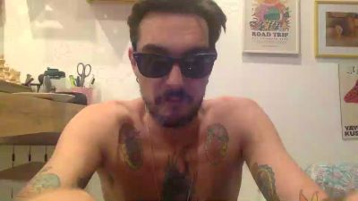 Bruce9090 live cam on Cam4