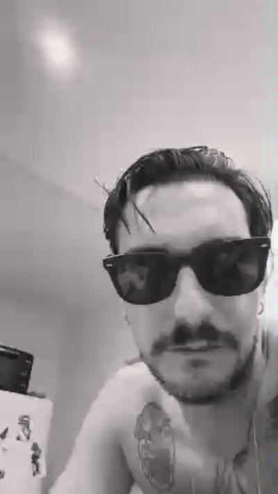 Bruce9090 live cam on Cam4