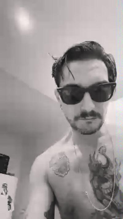 Bruce9090 live cam on Cam4