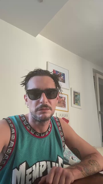 Bruce9090 live cam on Cam4