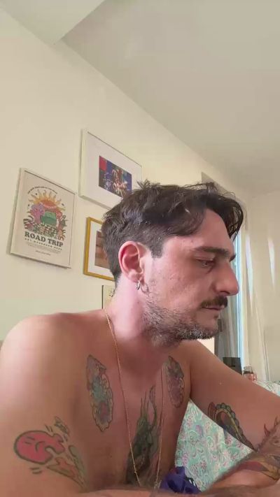 Bruce9090 live cam on Cam4