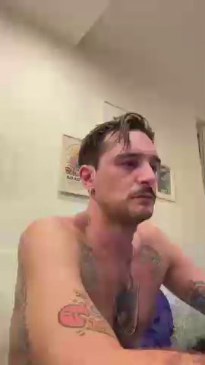 Bruce9090 live cam on Cam4