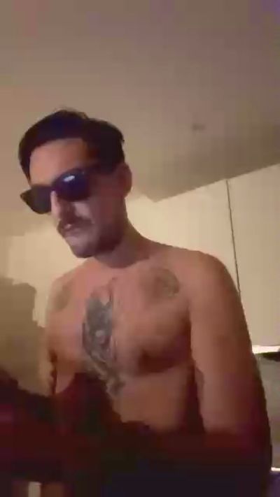 Bruce9090 live cam on Cam4