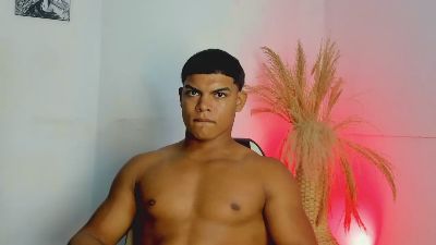 Brucestroud1 live cam on Cam4