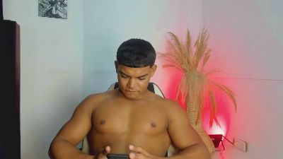 Brucestroud1 live cam on Cam4