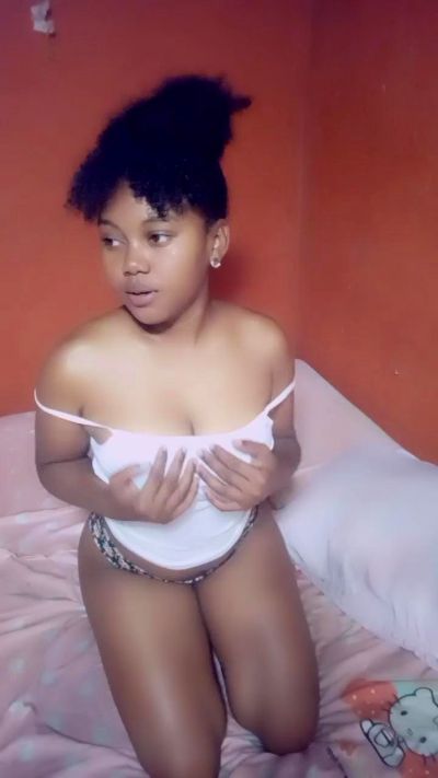Bruchadele live cam on Cam4