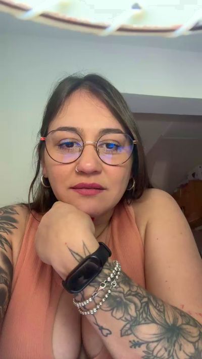Brunaa live cam on Cam4