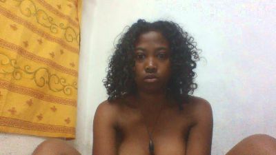 Brunellah live cam on Cam4