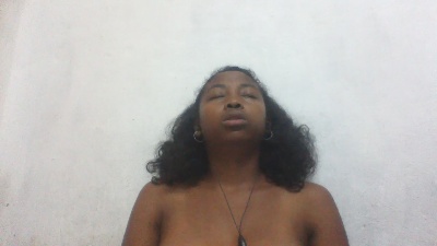 Brunellah live cam on Cam4