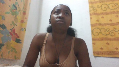 Brunellah live cam on Cam4