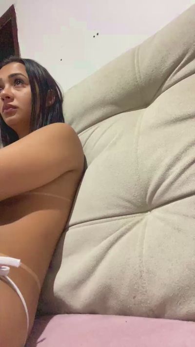 Bruninha04 live cam on Cam4