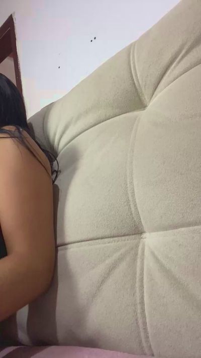 Bruninha04 live cam on Cam4