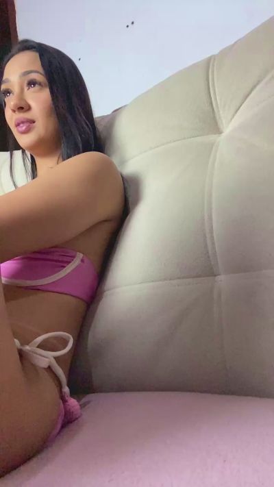 Bruninha04 live cam on Cam4
