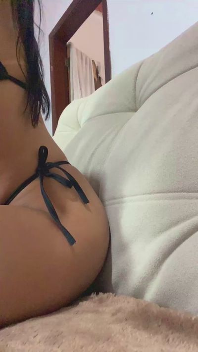 Bruninha04 live cam on Cam4