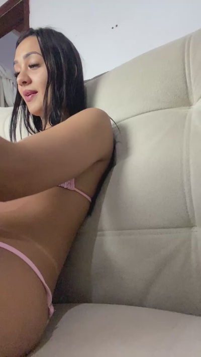 Bruninha04 live cam on Cam4