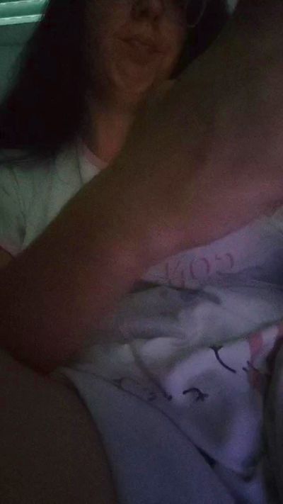Bruninha_hot4 live cam on Cam4