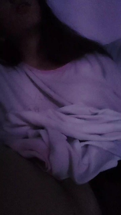 Bruninha_hot4 live cam on Cam4