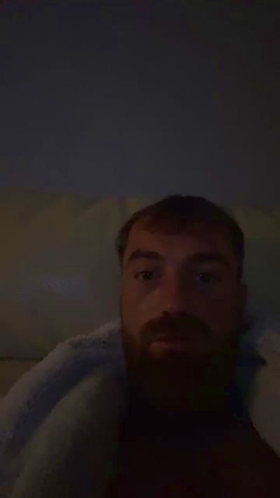 BucketBum4Cum live cam on Cam4