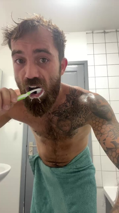 BucketBum4Cum live cam on Cam4