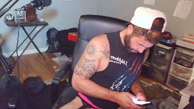 Buffdadie8 live cam on Cam4