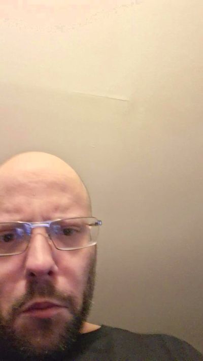 BuiltThickBelow live cam on Cam4