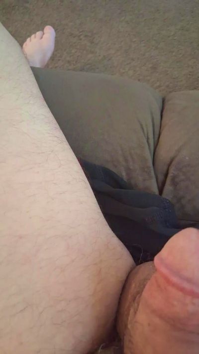 BuiltThickBelow live cam on Cam4