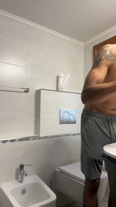 BulgeFeet live cam on Cam4