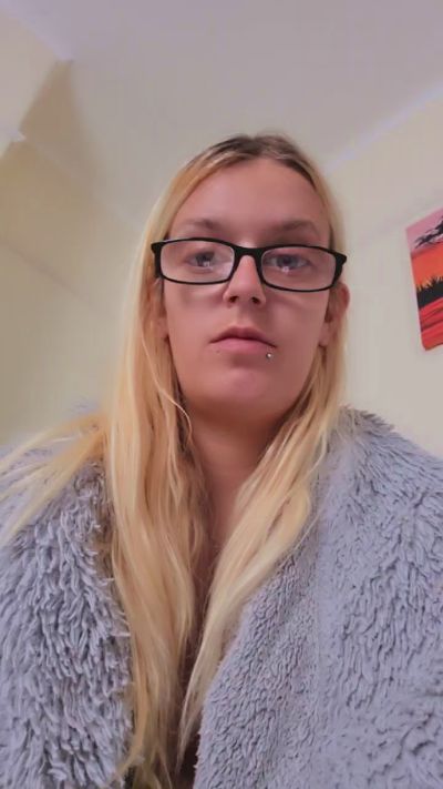 Bun_in_the_oven live cam on Cam4