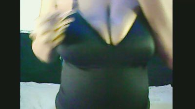 BustyBeeee live cam on Cam4