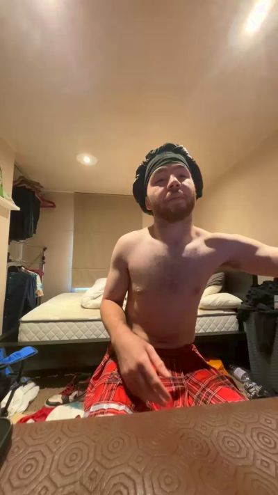 BustyBoy live cam on Cam4