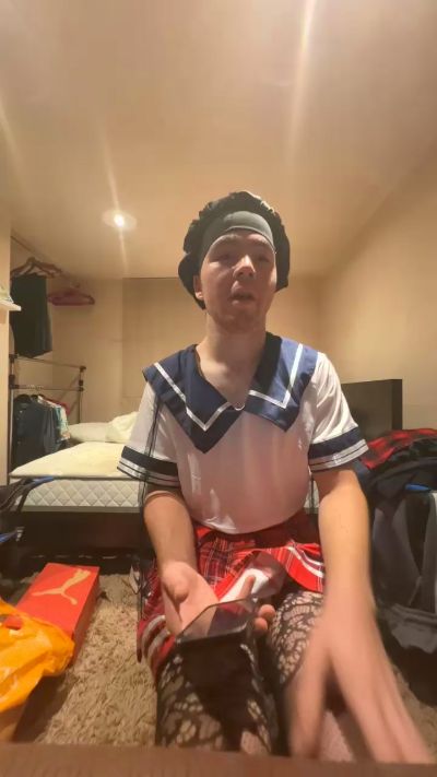 BustyBoy live cam on Cam4