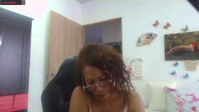 BustyXMilf live cam on Cam4