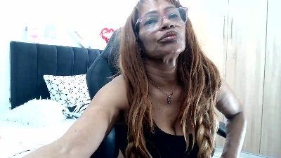BustyXMilf live cam on Cam4