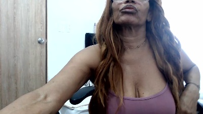 BustyXMilf live cam on Cam4