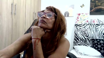 BustyXMilf live cam on Cam4