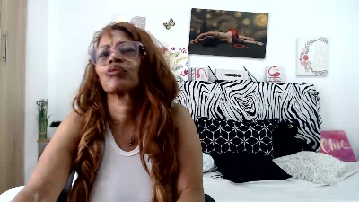 BustyXMilf live cam on Cam4