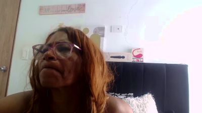 BustyXMilf live cam on Cam4